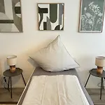 Modernes Designer-apartment Fuer 7 Gaeste - 80qm In Zentraler Lage, Self-check-in Apartment *