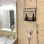Apartment Modernes Designer-apartment Fuer 7 Gaeste - 80qm In Zentraler Lage, Self-check-in *