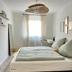 Apartment Modernes Designer-apartment Fuer 7 Gaeste - 80qm In Zentraler Lage, Self-check-in *