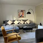 Modernes Designer-apartment Fuer 7 Gaeste - 80qm In Zentraler Lage, Self-check-in Apartment