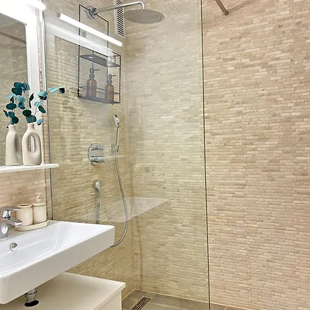 Modernes Designer-apartment Fuer 7 Gaeste - 80qm In Zentraler Lage, Self-check-in