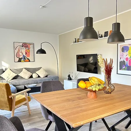 Apartament Modernes Designer-apartment Fuer 7 Gaeste - 80qm In Zentraler Lage, Self-check-in Karlsruhe