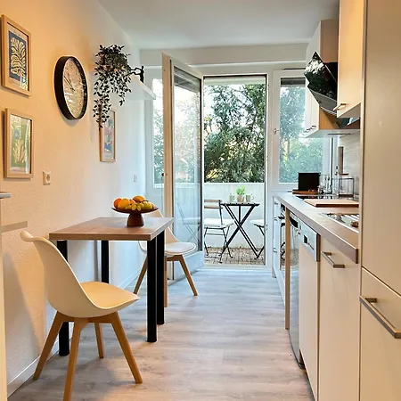 Modernes Designer-apartment Fuer 7 Gaeste - 80qm In Zentraler Lage, Self-check-in *