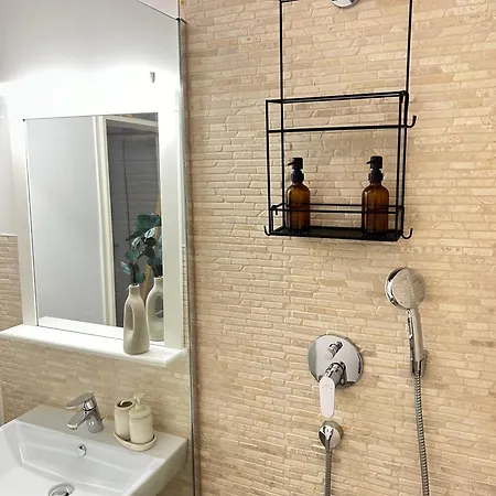 Apartment Modernes Designer-apartment Fuer 7 Gaeste - 80qm In Zentraler Lage, Self-check-in *